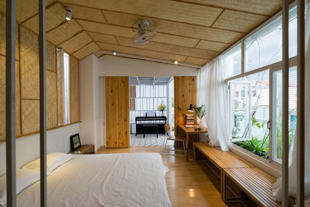 ห้องนอนบุฝ้าเพดานทำจากไม้ไผ่สาน