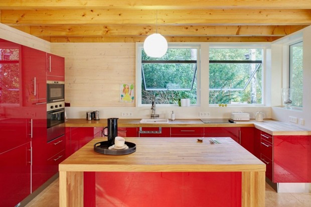 แบบห้องครัว ตกแต่งด้วยโทนสี ขาว แดง