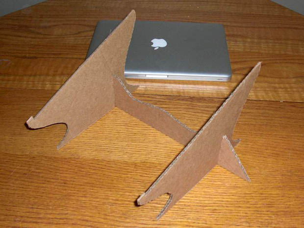 DIY สิ่งประดิษฐ์ จากกล่องลัง โต๊ะวาง Notebook
