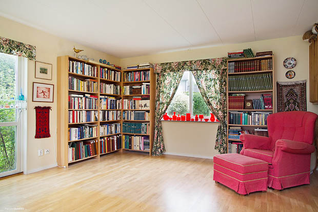 ห้องอ่านหนังสือในบ้าน