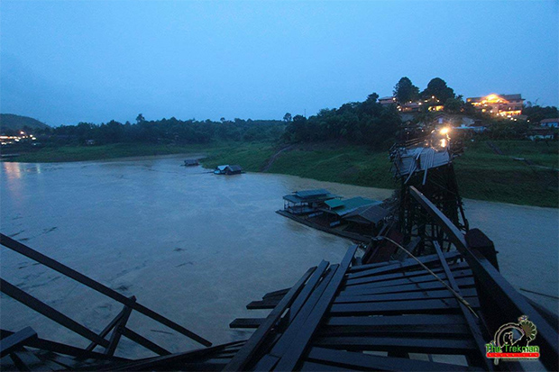 สะพานไม้ ยาวที่สุดในประเทศ ถล่มแล้ว