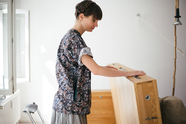 Bed-Table-Idea-Furniture