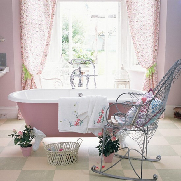 อ่างอาบน้ำสีชมพู