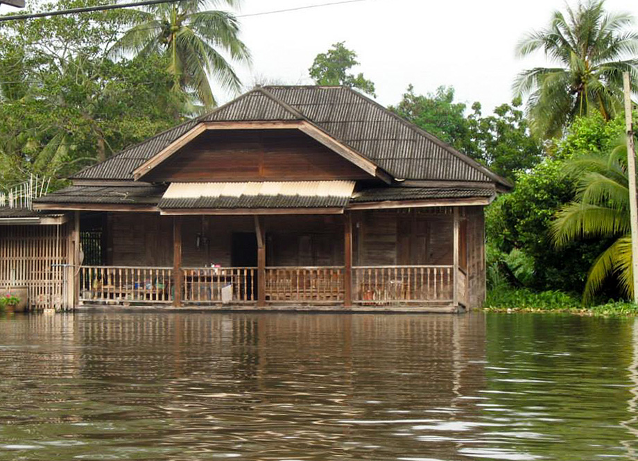 บ้านเรือนไทย ริมน้ำ บางกอกน้อย