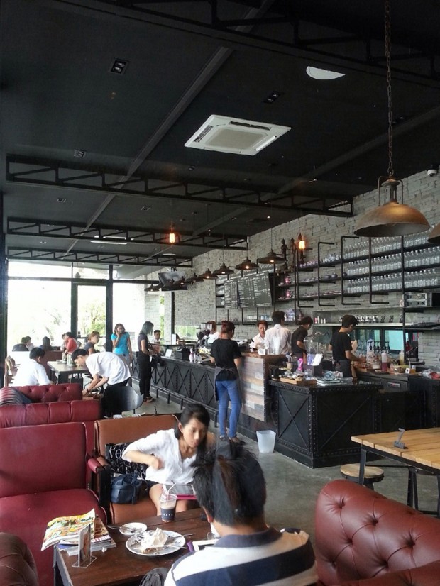 ตกแต่งร้านกาแฟด้วยปูน Loft