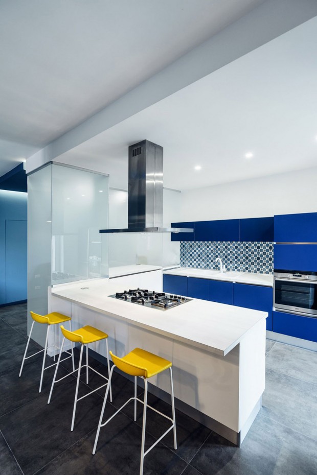 Prismatic-Blue-Apartment-05