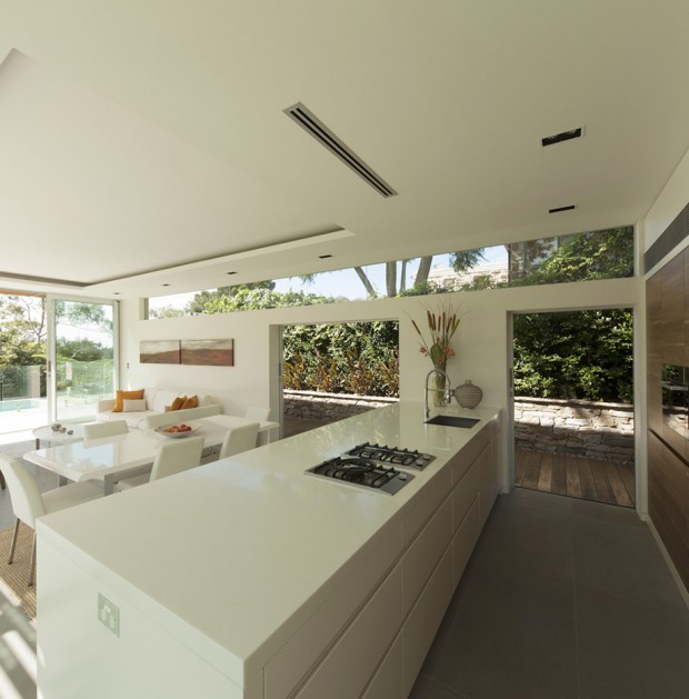 ครัวตกแต่งโทนสีขาวสไตล์ Modern