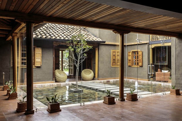 Indoor-open-space-สวนน้ำกลางบ้าน