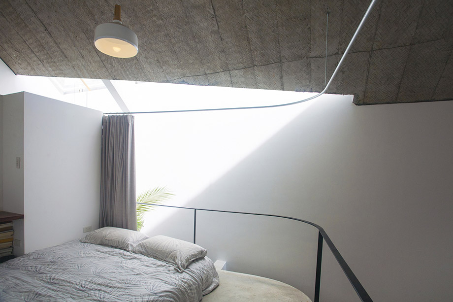 ห้องนอนรับแสงสว่างได้ง่าย