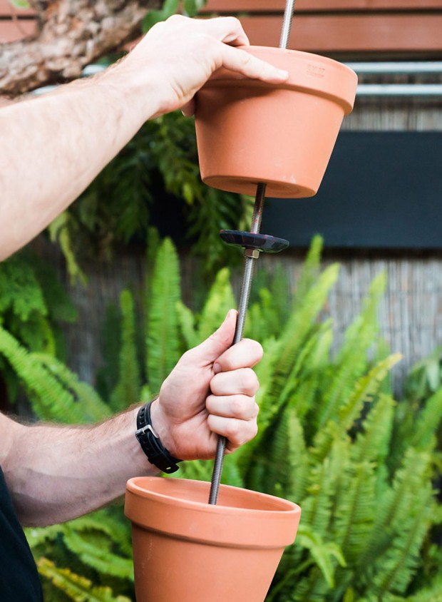 Hanging-Vertical-Clay-Pots-09