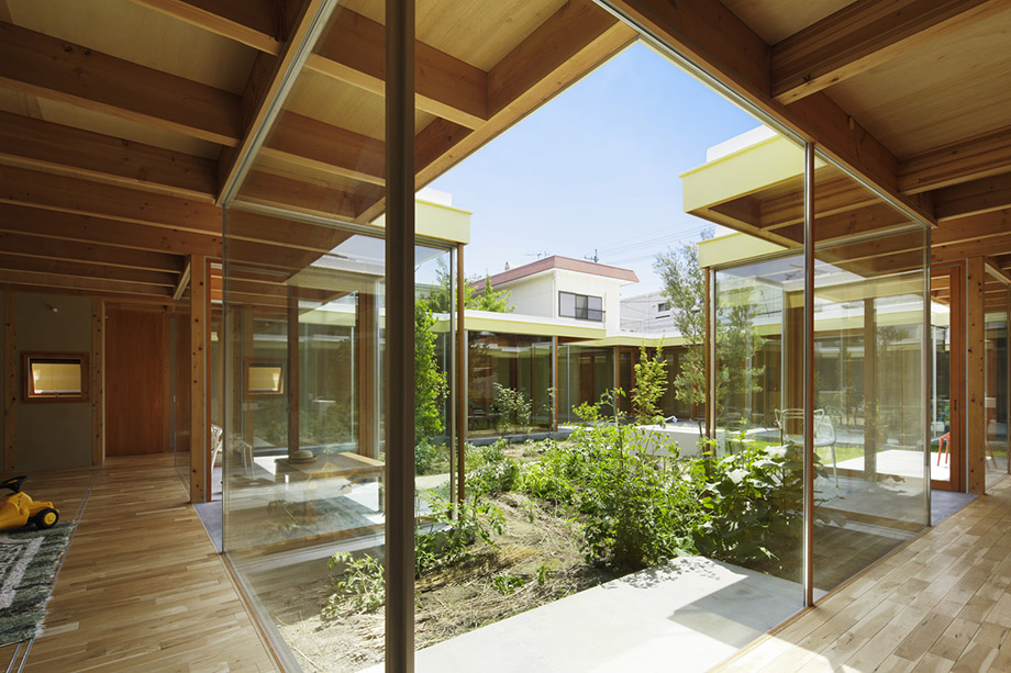 บ้านล้อมสวน Courtyard House