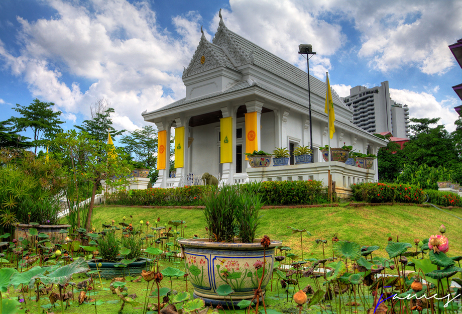 พระอุโบสถวัดพระราม 9 กาญจนาภิเษก