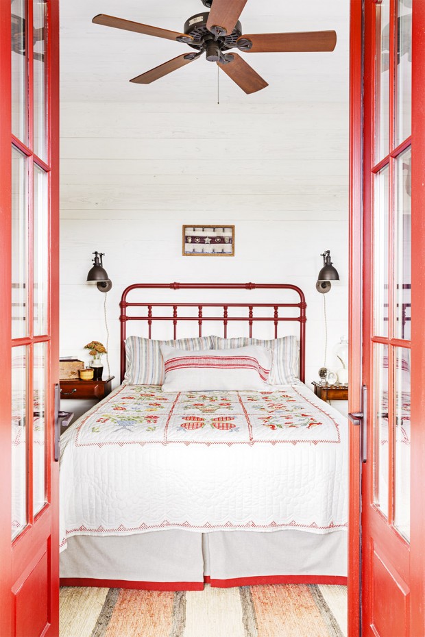 เตียงเหล็กสีแดงสไตล์เรโทร