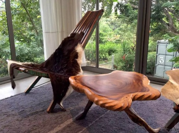 เก้าอี้นั่งเล่นทำจากท่อนไม้