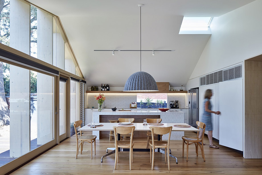 ช่องแสง skylight เพิ่มความสว่างในครัว
