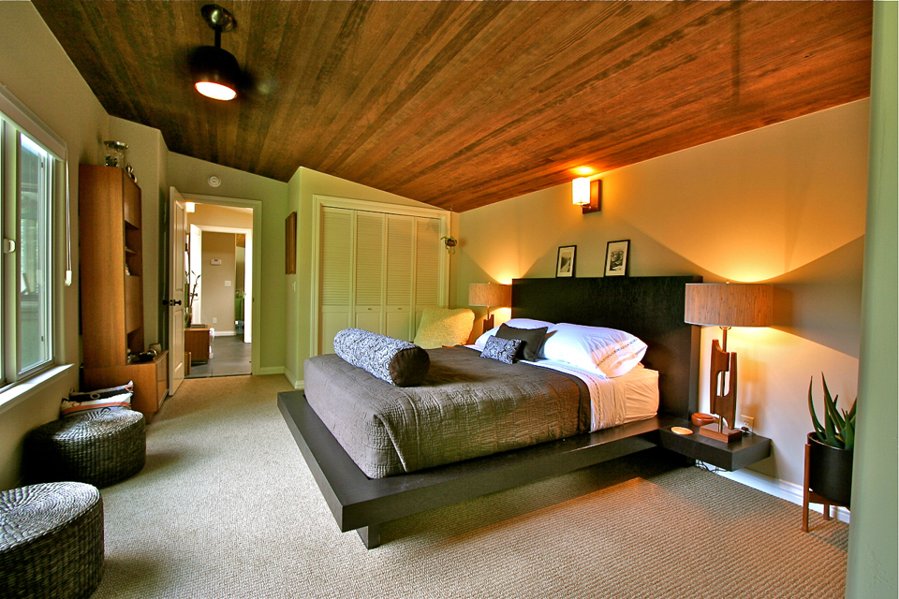 ห้องนอนกรุพดานด้วยไม้ดูอบอุ่น