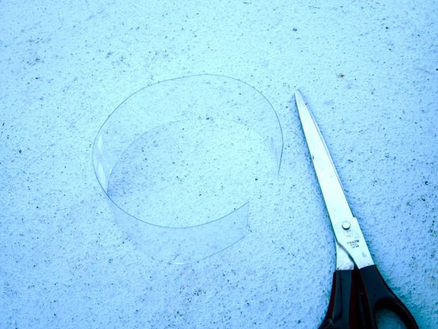 ตัดขวดพลาสติกเป็นวงกลม