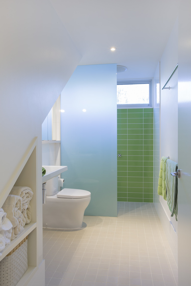 ห้องน้ำโทนสีขาว-เขียว