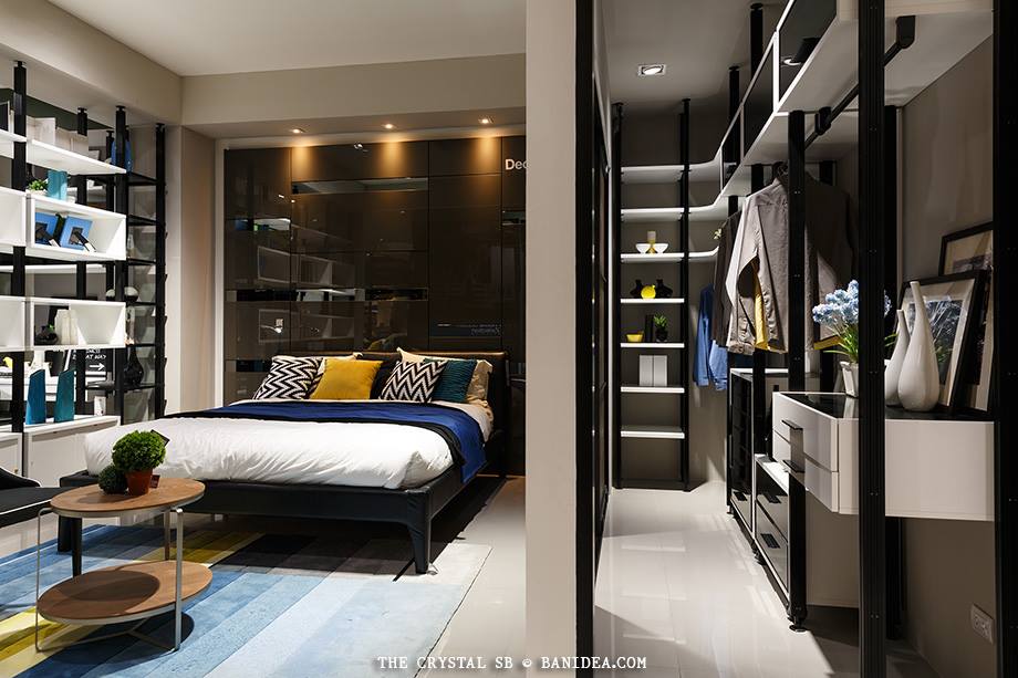 walk-in-Closet ในห้องขนาดกลาง