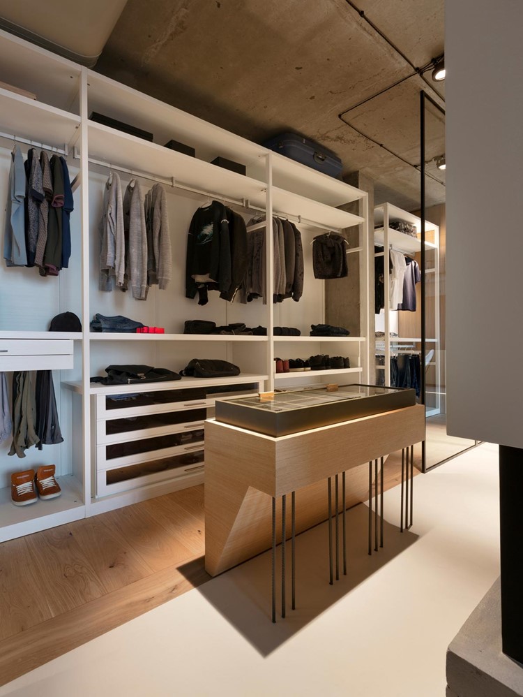 walk-in closet