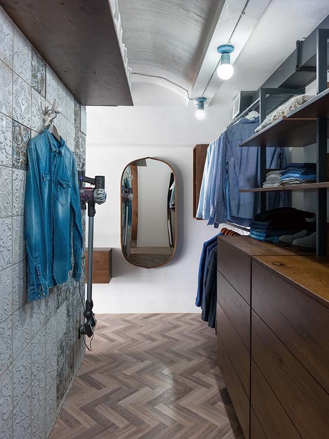 walk-in closet