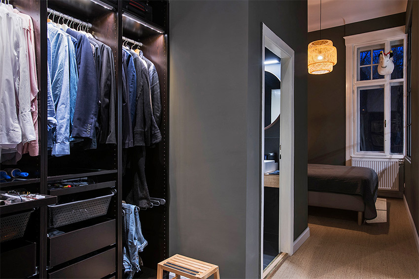 walk-in closet