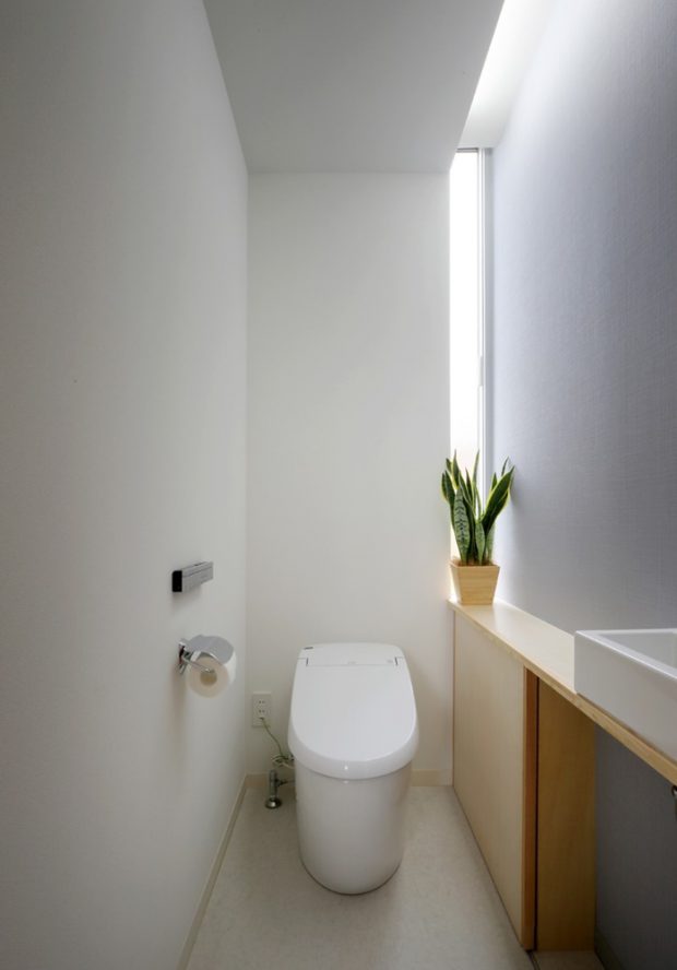 ช่องแสงแนวตั้งในห้องน้ำ