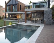 บ้านหน้าจั่วโมเดิร์นมีสระว่ายน้ำ