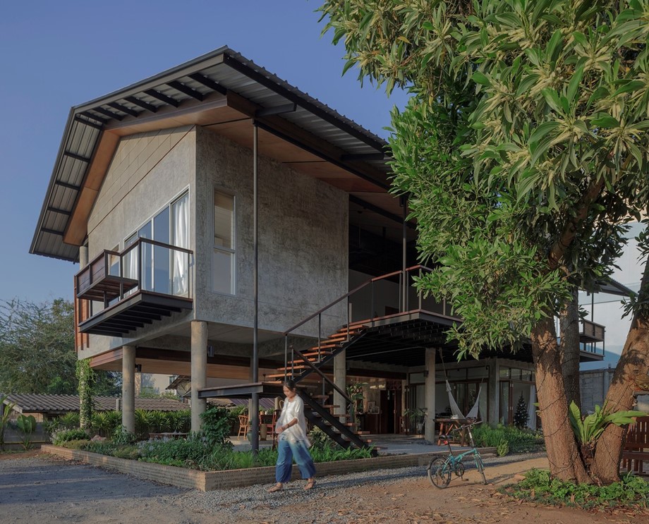 บ้านใต้ถุนสูงประยุกต์ร่วมสมัย