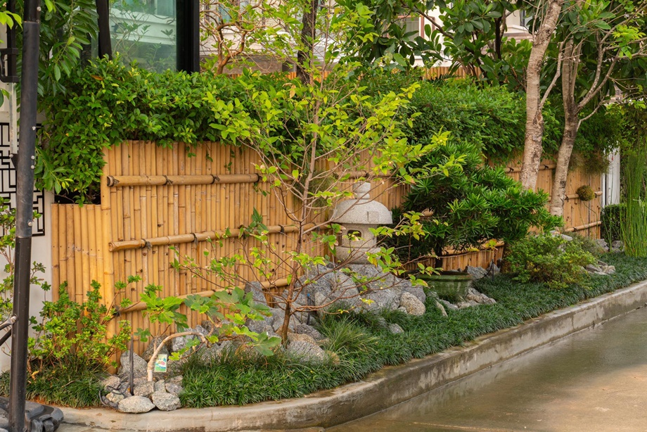 จัดสวนญี่ปุ่นข้างทางเข้าบ้าน