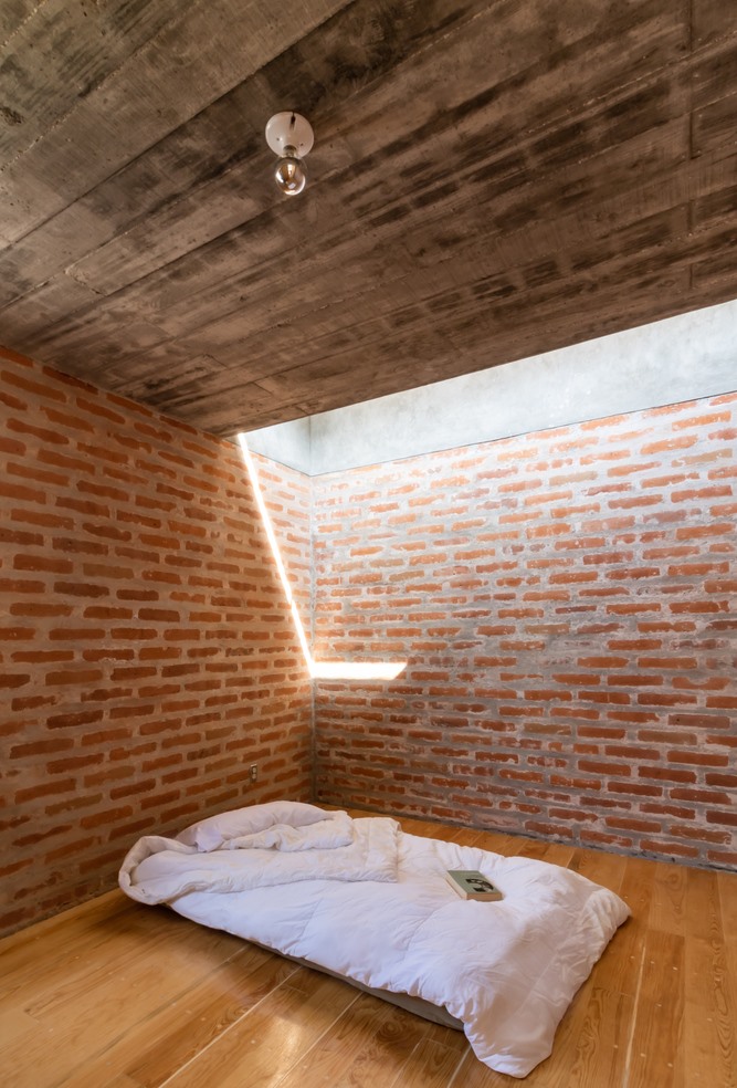 ห้องนอนเจาะเพดานใส่ช่องแสง skylight