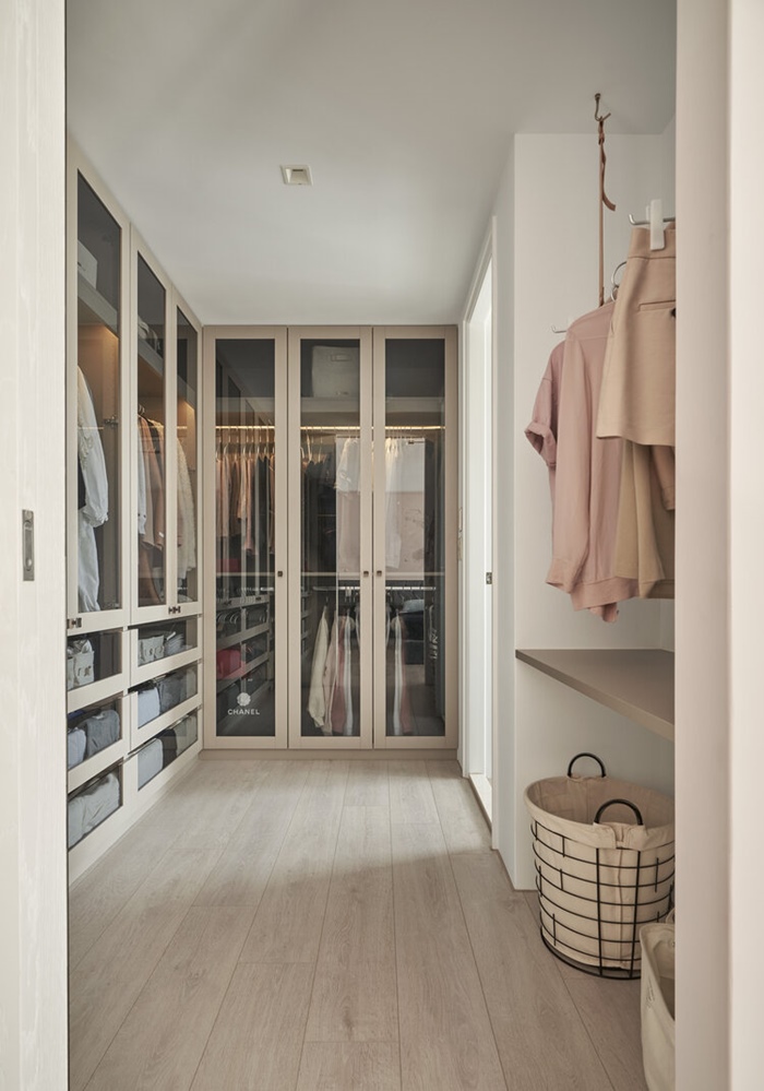 walk-in closet