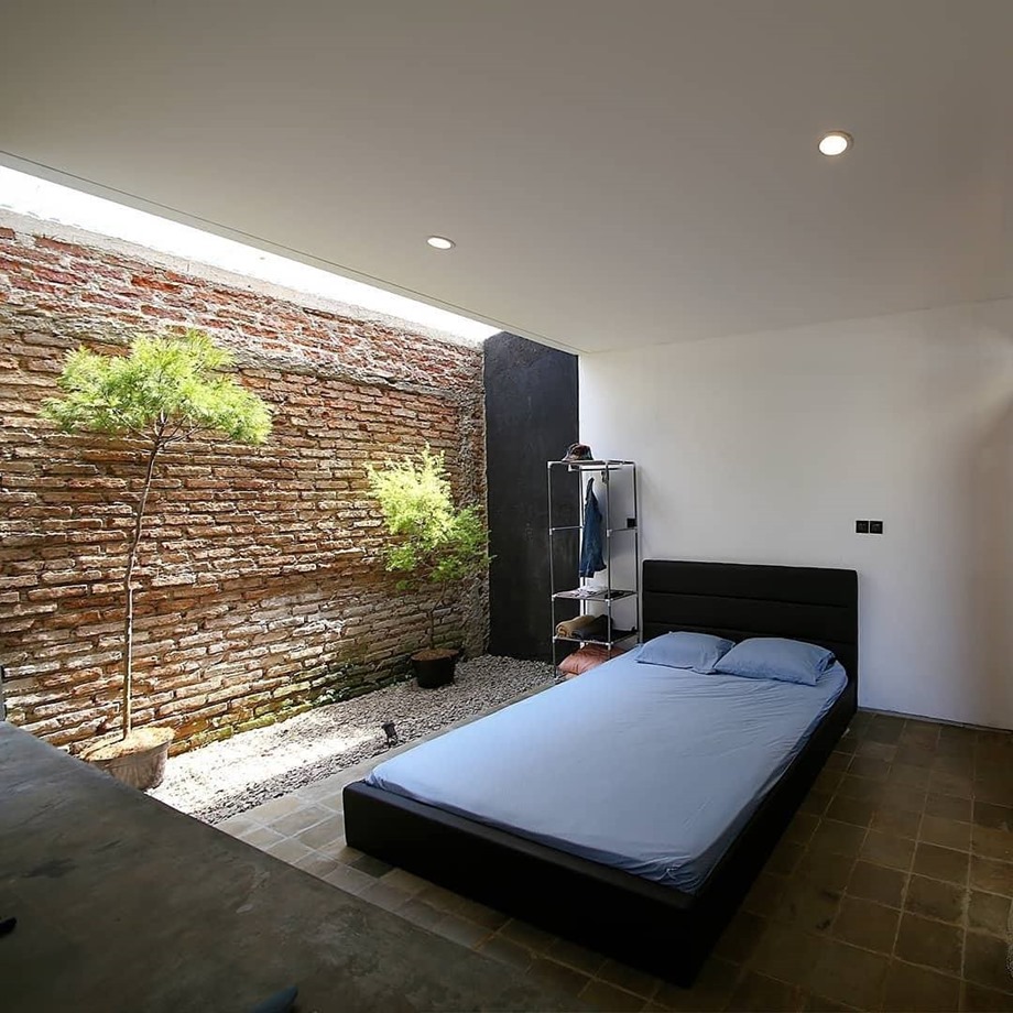 ห้องนอนโปร่งสว่างมี skylight