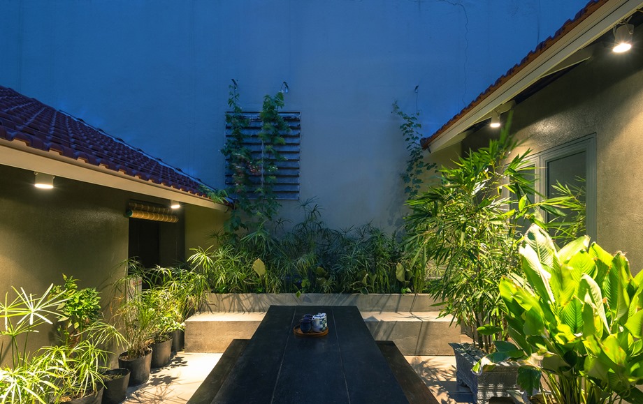 สวนกลางบ้าน