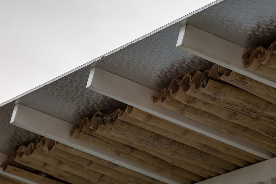 โครงสร้างหลังคาเหล็กเพดานไม้ไผ่