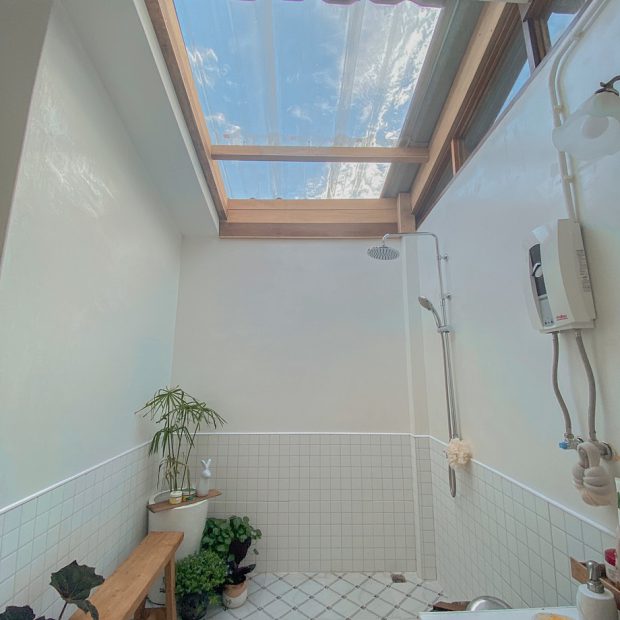 ห้องน้ำมี skylight