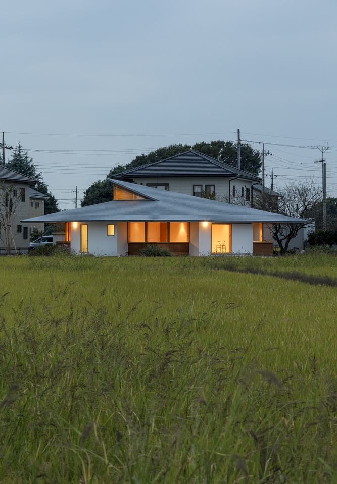บ้านชั้นเดียวทรงจตุรัสหลังคาปั้นหยาแบบญี่ปุ่น
