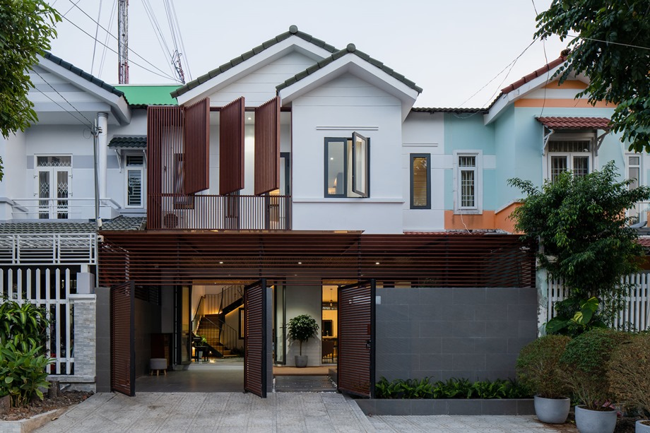 บ้านร่วมสมัยหน้าต่างบานระแนง