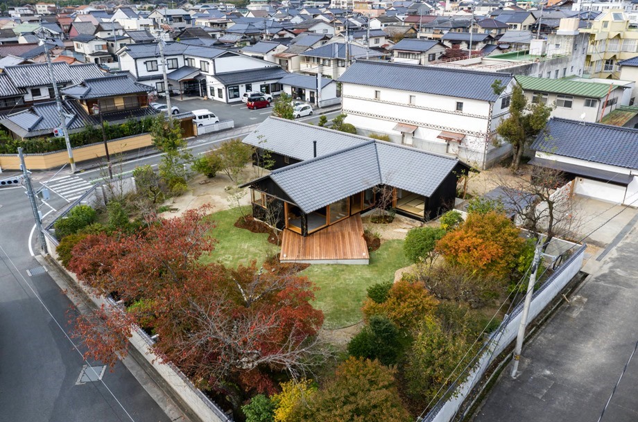 บ้านญี่ปุ่นร่วมสมัยรูปตัว T