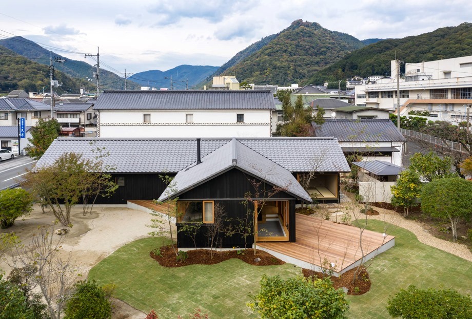 บ้านญี่ปุ่นร่วมสมัยชานบ้านทแยงมุม