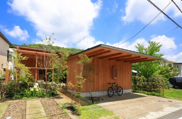 บ้านไม้เล็ก ๆ สไตล์ญี่ปุ่นมีสวนน่ารัก
