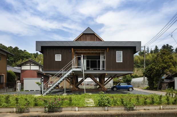 บ้านยกพื้นสูงในญี่ปุ่น