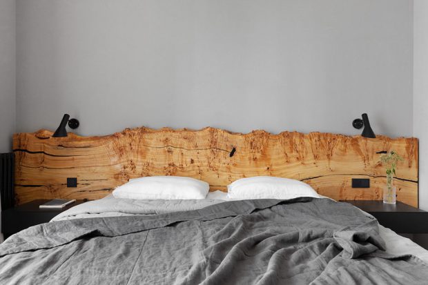ตกแต่งหัวเตียงด้วยแผ่นไม้