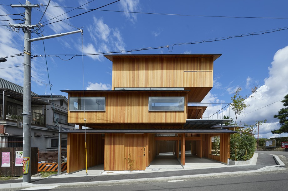 บ้านไม้สองชั้นหน้าจั่วโมเดิร์นสไตล์ญี่ปุ่น