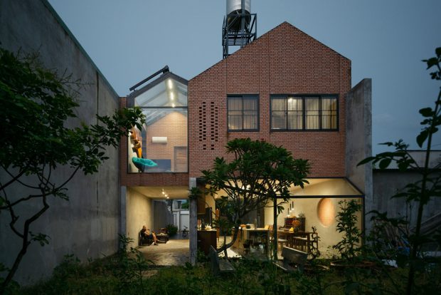 บ้านอิฐหลังคาจัวอสมมาตรทรงนอร์ดิก