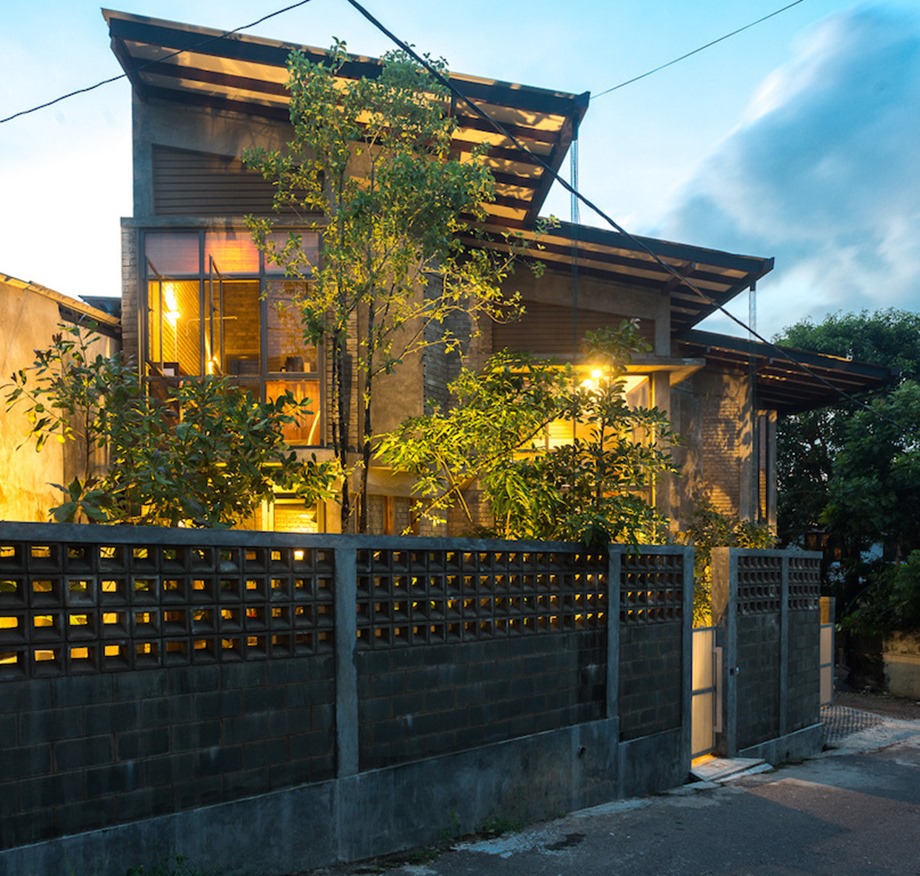 บรรยากาศบ้านช่วงค่ำ