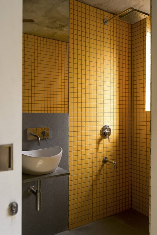 ห้องน้ำโทนสีเหลืองเทา