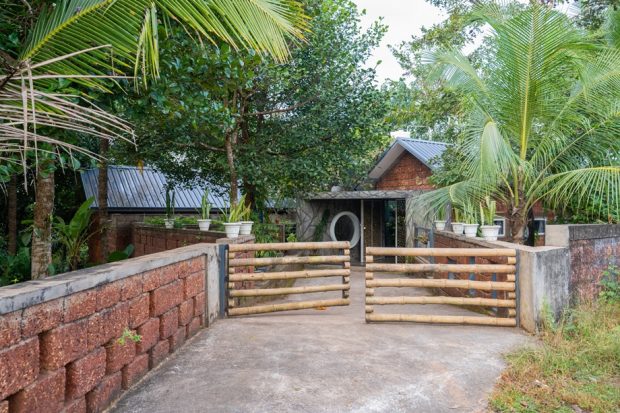 บ้านที่สร้างจากวัสดุบ้านๆ 