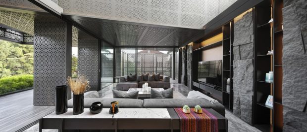 ห้องนั่งเล่นขนาดใหญ่หรูหรา