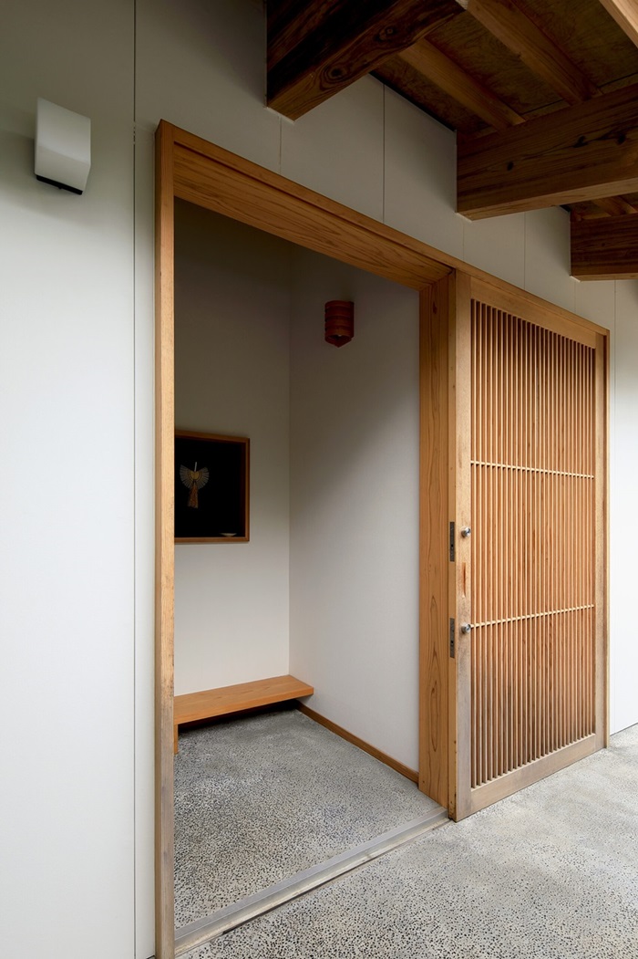 ประตูไม้ระแนงเป็นซี่ๆ สไตล์ญี่ปุ่น